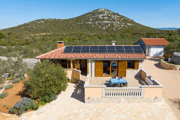 Robinzonský domek Bunja, 4,5 km od města Tkon, ostrov Pašman, Chorvatsko