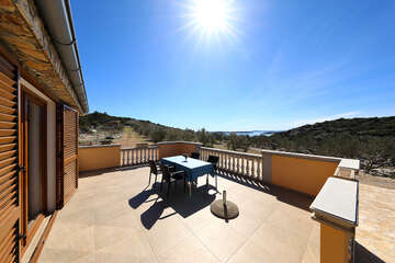 Výhled z terasy, robinzonský domek Bunja, Tkon, ostrov Pašman, Chorvatsko