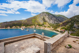 Trstenik - výhled od kaple Sv. Michala, poloostrov Pelješac, Chorvatsko