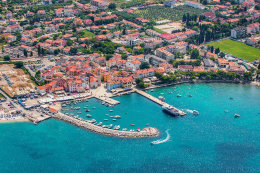 Fažana - letecký pohled, Istrie, Chorvatsko