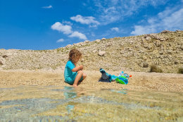 Písčitooblázková pláž Malin, lodní výlet Pažským zálivem, ostrov Pag, Chorvatsko