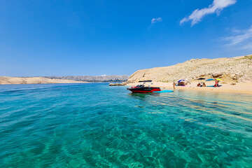 Písčitooblázková pláž Malin, lodní výlet Pažským zálivem, ostrov Pag, Chorvatsko