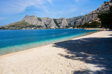 Hotel Brzet*** - oblázková pláž, Omiš, Chorvatsko