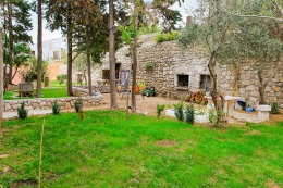 Apartmány Pag 11 - zahrada u domu, město Pag, ostrov Pag, Chorvatsko