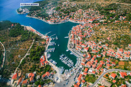 Milna - letecký pohled, ostrov Brač, Chorvatsko