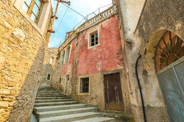 Blato - starobylé uličky, ostrov Korčula, Chorvatsko