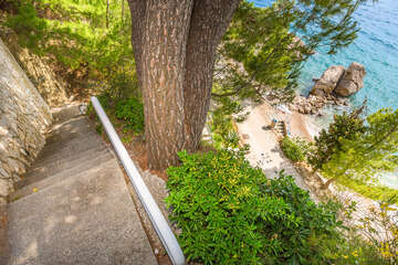 Apartmány Ivana - schodiště k pláži, Brela, Makarská riviéra, Chorvatsko