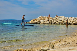 Mandre - oblázkové pláže, ostrov Pag, Chorvatsko