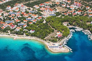 Apartmány v Mandre - letecký pohled, ostrov Pag, Chorvatsko
