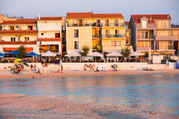 Oblázková pláž Mala Raduča 100 m od domu Petrus, Primošten, Šibenická riviéra, Chorvatsko