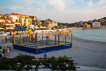 Trampolíny u pláže Mala Raduča 100 m od domu Petrus, Primošten, Šibenická riviéra, Chorvatsko