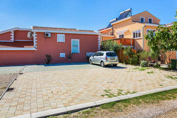 Apartmány Fotinija - parkoviště u domu, Privlaka, Zadarská riviéra, Chorvatsko