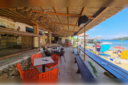 Písečná pláž Planjka, Stará Novalja, ostrov Pag, Chorvatsko