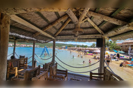 Písečná pláž Planjka, Stará Novalja, ostrov Pag, Chorvatsko