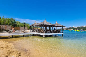 Písečná pláž Planjka, Stará Novalja, ostrov Pag, Chorvatsko