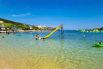 Písečná pláž Planjka, Stará Novalja, ostrov Pag, Chorvatsko