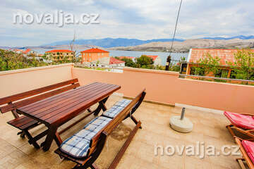 Apartmány Pag 11 - výhled na moře z terasy apartmánu A1, město Pag, ostrov Pag, Chorvatsko