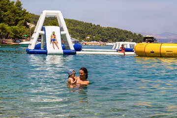 Stomorska - nafukovací atrakce pro děti, ostrov Šolta, Chorvatsko