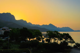 A4 - apartmány Živogošče 11 - pohled z terasy před svítáním, Živogošće - Blato, Makarská riviéra, Chorvatsko