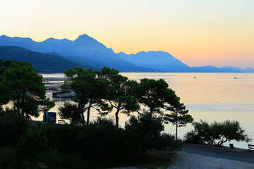 A6 - apartmány Živogošče 11 - pohled z terasy před svítáním, Živogošće - Blato, Makarská riviéra, Chorvatsko