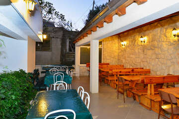 Apartmány Maćina - společné pození u domu, Živogošće-Blato, Makarská riviéra, Chorvatsko