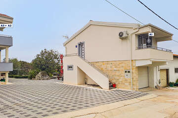 Apartmány Dobropoljana, rozmístění apartmánů, společné parkoviště, Dobropoljana, ostrov Pašman, Chorvatsko