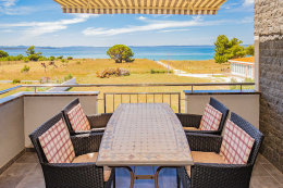 Apartmány Fotinija - výhled z terasy apartmánu A4, Privlaka, Zadarská riviéra, Chorvatsko