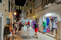 Pag - uličky města, ostrov Pag, Chorvatsko