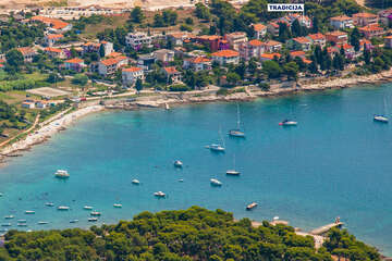 Apartmány Tradicija - letecký pohled na pláž 250 m od domu, Pula, Istrie, Chorvatsko