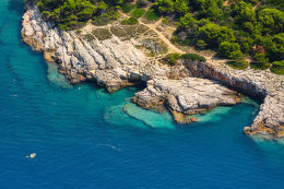 Pula - letecký pohled na Galebove stijene, Istrie, Chorvatsko