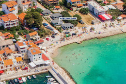 Pakoštane - letecký pohled, Zadarská riviéra, Chorvatsko