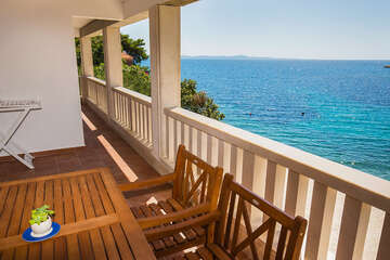 Apartmány Oleander - výhled z terasy apartmánu A4, jižní zátoky, ostrov Hvar, Chorvatsko