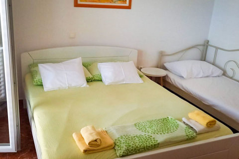 Apartmán Vlaho II - ložnice se třemi lůžky, Jižní zátoky ostrova Hvar, Chorvatsko