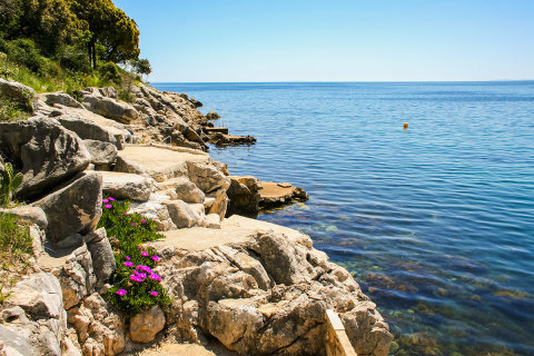 Apartmány Garden Resort-M - betonové plácky na slunění 90 - 400m od resortu, Potočnica, ostrov Pag, Chorvatsko