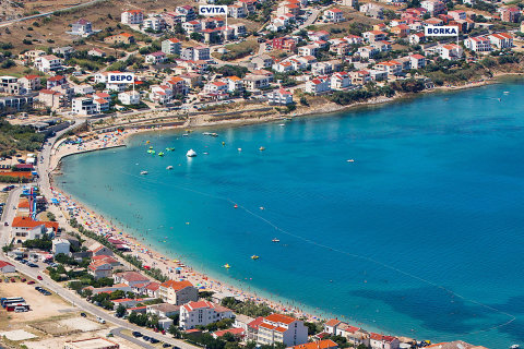 Pláže města Pag - letecký pohled, ostrov Pag, Chorvatsko