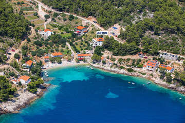 Jižní zátoky ostrova Hvar - letecký pohled, apartmány, Chorvatsko