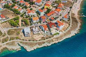 Povljana - letecký pohled, ostrov Pag, Chorvatsko