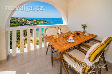 Apartmány Garden Resort-M - výhled na moře z terasy apartmánu typu A, Potočnica, ostrov Pag, Chorvatsko