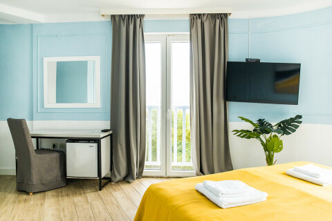 Dvoulůžkový pokoj s přímým výhledem na moře, Hotel Plaža, město Pag, ostrov Pag, Chorvatsko