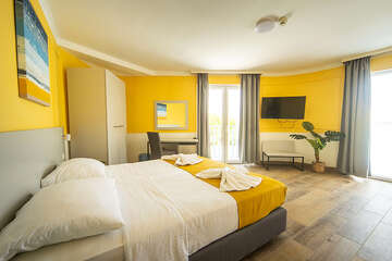 Dvoulůžkový pokoj s přímým výhledem na moře, Hotel Plaža, město Pag, ostrov Pag, Chorvatsko