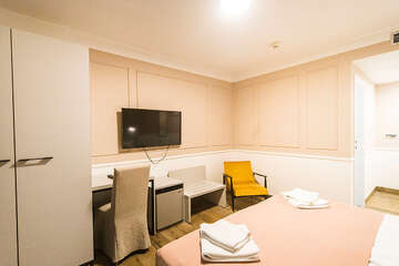 Dvoulůžkový pokoj s balkónem, Hotel Plaža, město Pag, ostrov Pag, Chorvatsko