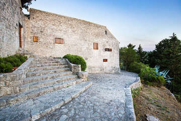 Tkon - klášter Ćokovac, ostrov Pašman, Chorvatsko