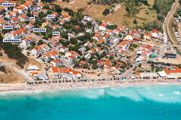 Baška - letecký pohled na apartmány a pláž Vela plaža, ostrov Krk, Chorvatsko