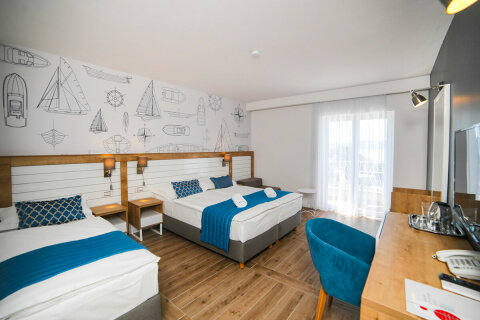 Příklad rodinného pokoje pro 5 osob s výhledem na moře, Hotel Srečko, Drvenik, Makarská riviéra, Chorvatsko