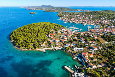 Kukljica - letecký pohled, ostrov Ugljan, Chorvatsko