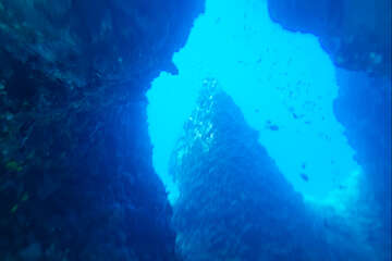 Šnorchlování u podmořské jeskyně Špilja, ostrov Pag, Chorvatsko