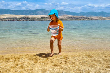 Písečná pláž Čista plaža - FKK část pláže, ostrov Pag, Chorvatsko