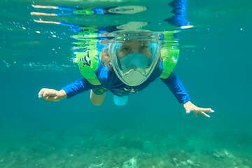 Šnorchlování u pláže Girenica, ostrov Pag, Chorvatsko