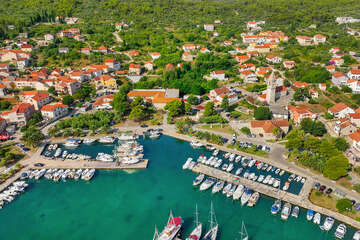 Kukljica - letecký pohled, ostrov Ugljan, Chorvatsko