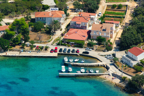 Jakišnica - letecký pohled, ostrov Pag, Chorvatsko